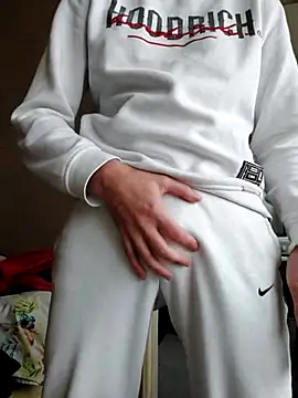 MlodyDres online show from 10.27.25