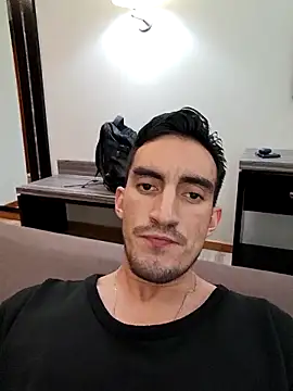 Snapshot of TommyMomentum chatting on 11.26.25 TommyMomentum online show from 11.26.25