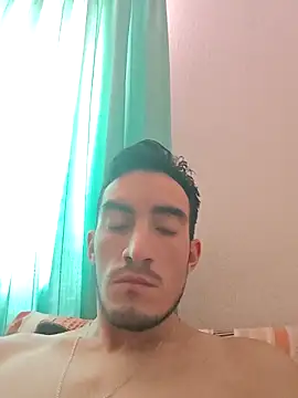 Snapshot of TommyMomentum chatting on 12.01.25 TommyMomentum online show from 12.01.25