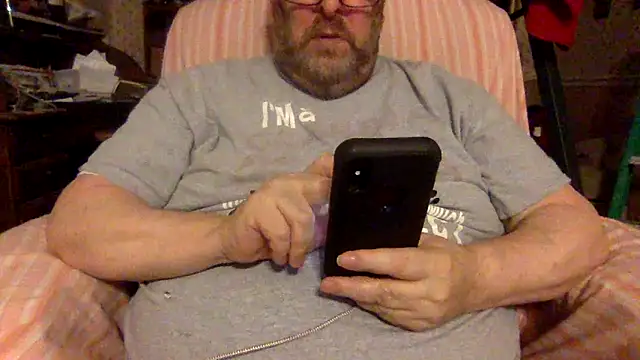 Snapshot of Drwhocares chatting on 04.18.26 Drwhocares online show from 04.18.26