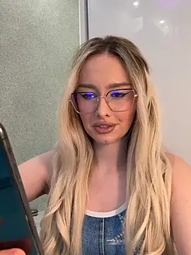 Snapshot of mollyxxx chatting on 01.17.25 mollyxxx online show from 01.17.25