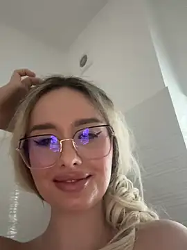 Snapshot of mollyxxx chatting on 01.17.25 mollyxxx online show from 01.17.25