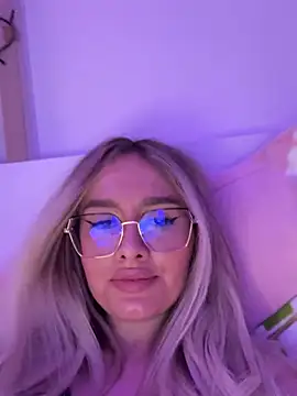 Snapshot of mollyxxx chatting on 01.20.25 mollyxxx online show from 01.20.25