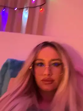 Snapshot of mollyxxx chatting on 01.22.25 mollyxxx online show from 01.22.25