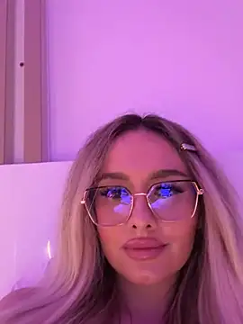 Snapshot of mollyxxx chatting on 02.02.25 mollyxxx online show from 02.02.25