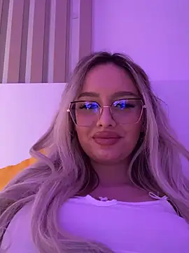 Snapshot of mollyxxx chatting on 02.03.25 mollyxxx online show from 02.03.25