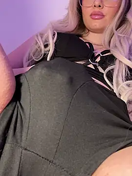 Snapshot of mollyxxx chatting on 02.05.25 mollyxxx online show from 02.05.25