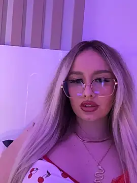 Snapshot of mollyxxx chatting on 02.06.25 mollyxxx online show from 02.06.25