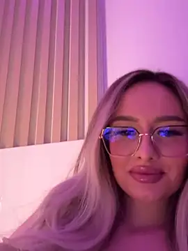 Snapshot of mollyxxx chatting on 02.12.25 mollyxxx online show from 02.12.25