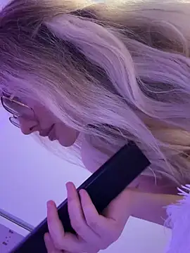 Snapshot of mollyxxx chatting on 03.07.25 mollyxxx online show from 03.07.25