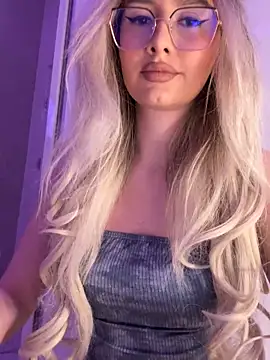 Snapshot of mollyxxx chatting on 03.09.25 mollyxxx online show from 03.09.25