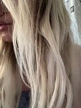 Snapshot of mollyxxx chatting on 03.09.25 mollyxxx online show from 03.09.25