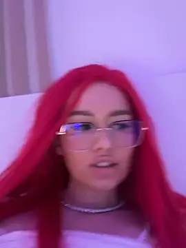 Snapshot of mollyxxx chatting on 03.11.25 mollyxxx online show from 03.11.25