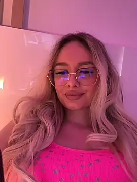 Snapshot of mollyxxx chatting on 03.12.25 mollyxxx online show from 03.12.25