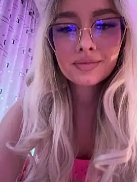 Snapshot of mollyxxx chatting on 03.13.25 mollyxxx online show from 03.13.25