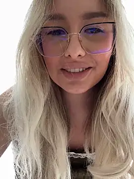 Snapshot of mollyxxx chatting on 03.13.25 mollyxxx online show from 03.13.25