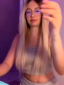 Snapshot of mollyxxx chatting on 10.24.25 mollyxxx online show from 10.24.25