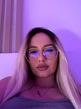 Snapshot of mollyxxx chatting on 11.23.25 mollyxxx online show from 11.23.25