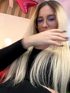 Snapshot of mollyxxx chatting on 11.27.25 mollyxxx online show from 11.27.25