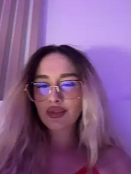 Snapshot of mollyxxx chatting on 02.10.26 mollyxxx online show from 02.10.26