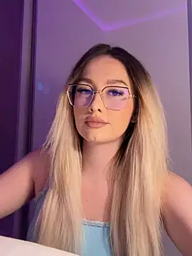 Snapshot of mollyxxx chatting on 02.18.26 mollyxxx online show from 02.18.26