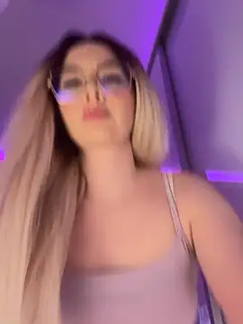 Snapshot of mollyxxx chatting on 03.03.26 mollyxxx online show from 03.03.26