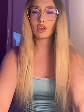 Snapshot of mollyxxx chatting on 03.11.26 mollyxxx online show from 03.11.26