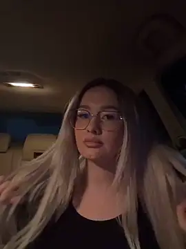 Snapshot of mollyxxx chatting on 04.03.26 mollyxxx online show from 04.03.26