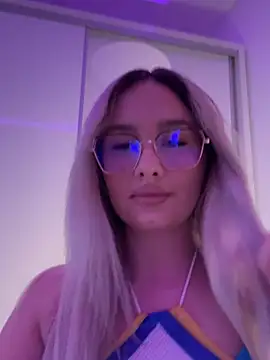 Snapshot of mollyxxx chatting on 04.05.26 mollyxxx online show from 04.05.26