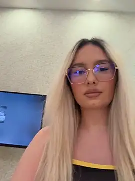 Snapshot of mollyxxx chatting on 04.06.26 mollyxxx online show from 04.06.26