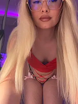 Snapshot of mollyxxx chatting on 04.07.26 mollyxxx online show from 04.07.26