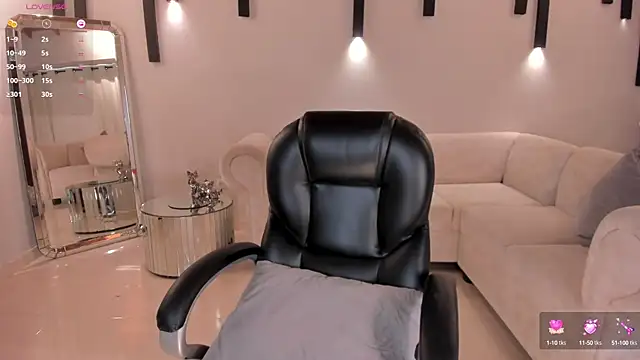 MiaRoberts1 online show from 01.24.25