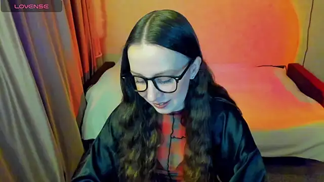 Snapshot of CurlySteph chatting on 05.17.26 CurlySteph online show from 05.17.26