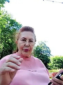 Snapshot of Hottie-Mom chatting on 06.18.26 Hottie-Mom online show from 06.18.26
