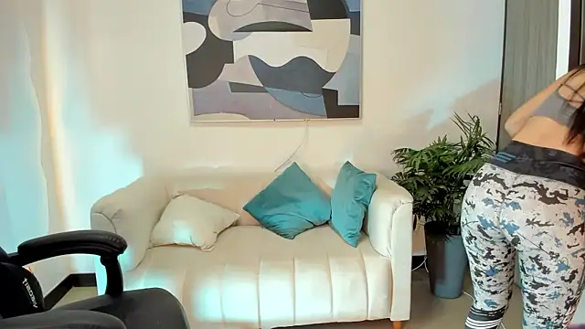 SaraParker  online show from 02.04.25