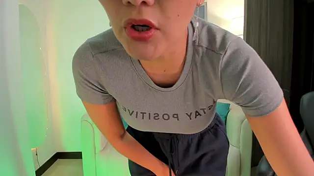 SaraParker  online show from 10.13.25