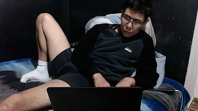 Snapshot of dannnyhot24 chatting on 01.01.25 dannnyhot24 online show from 01.01.25