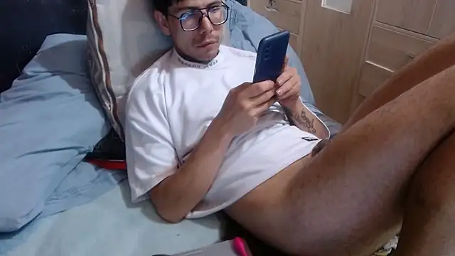 Snapshot of dannnyhot24 chatting on 01.05.25 dannnyhot24 online show from 01.05.25