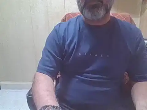 Snapshot of hairymaster95 chatting on 04.19.26 hairymaster95 online show from 04.19.26