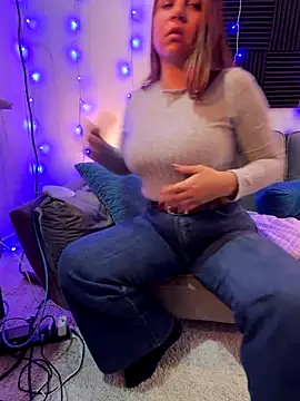 Snapshot of nurse_becky chatting on 12.15.25 nurse becky online show from 12.15.25