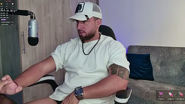 Snapshot of mr_david_cox chatting on 02.19.25 mr david cox online show from 02.19.25