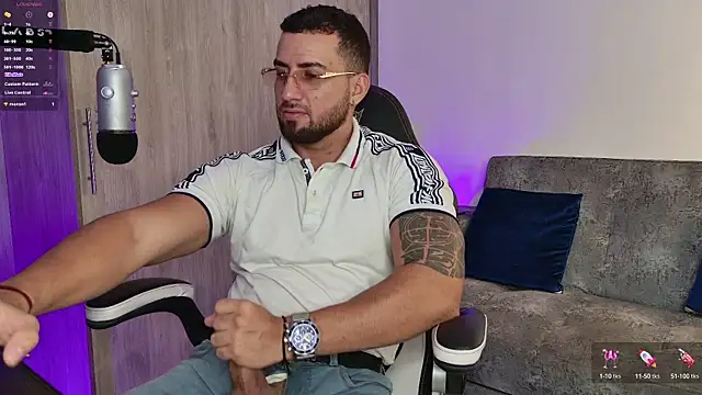 Snapshot of mr_david_cox chatting on 03.05.25 mr david cox online show from 03.05.25