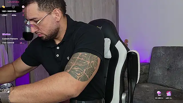 Snapshot of mr_david_cox chatting on 03.12.25 mr david cox online show from 03.12.25