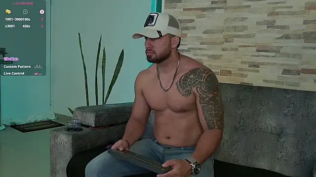 Snapshot of mr_david_cox chatting on 03.20.25 mr david cox online show from 03.20.25