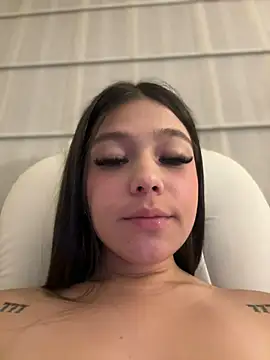 Alyshanon18 online show from 02.22.25