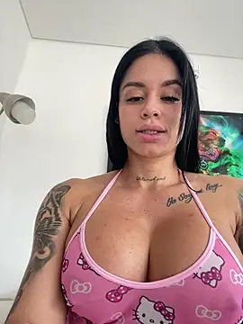 LaraHenao online show from 06.17.26