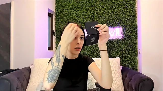 Snapshot of realhotfallingdevil chatting on 02.14.25 realhotfallingdevil online show from 02.14.25