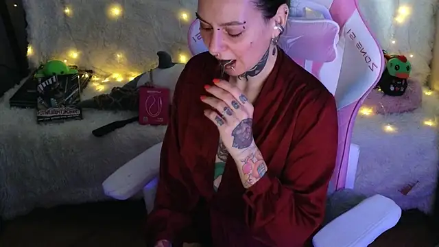 Ginger Stay online show from 04.14.26