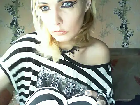 Snapshot of WildMissNiks chatting on 07.21.26 WildMissNiks online show from 07.21.26