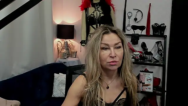 crystaLUX online show from 03.04.25